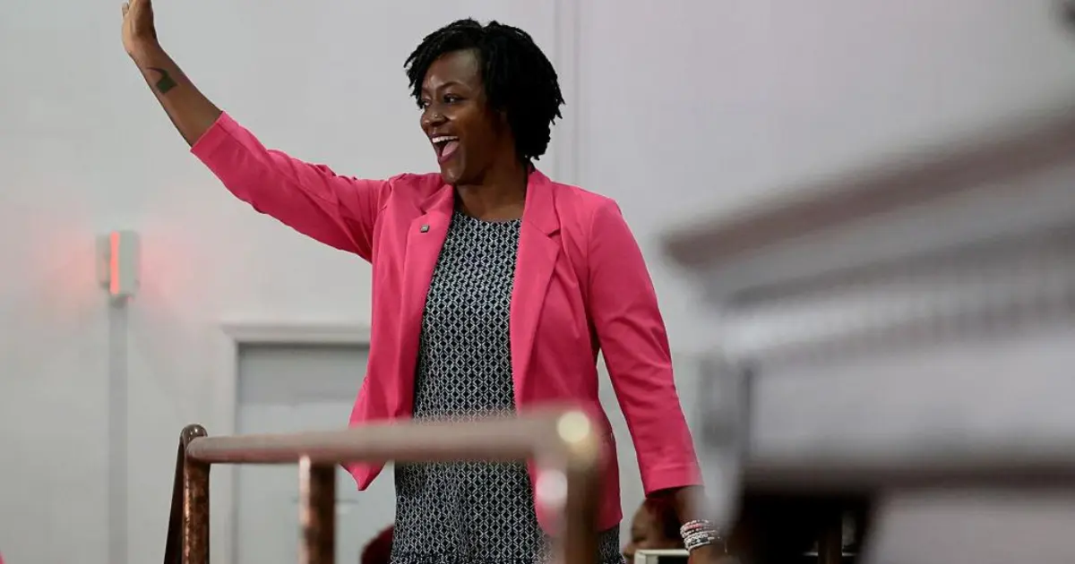 EEUU ; la izquierda sorprende en Florida,Angie Nixon derrota al aparato demócrata con organización de base.
