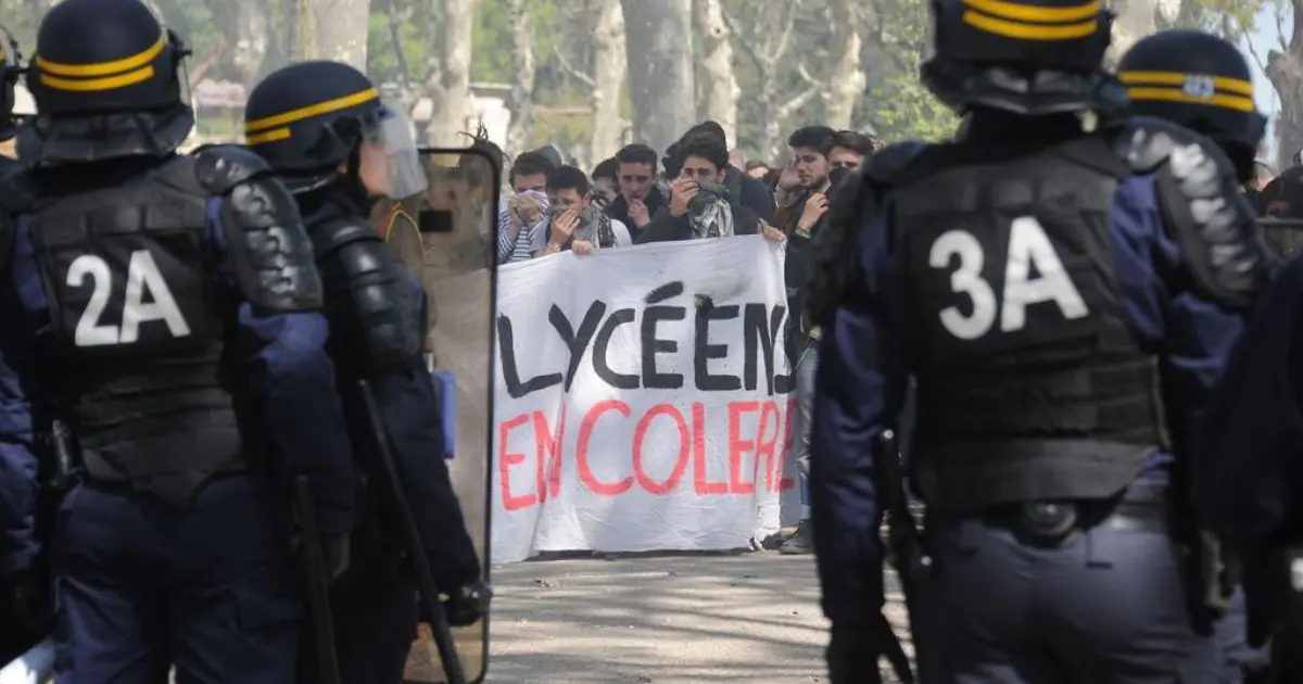 Francia: 300 mil trabajadores en las calles y 416 liceos afectados por las protestas