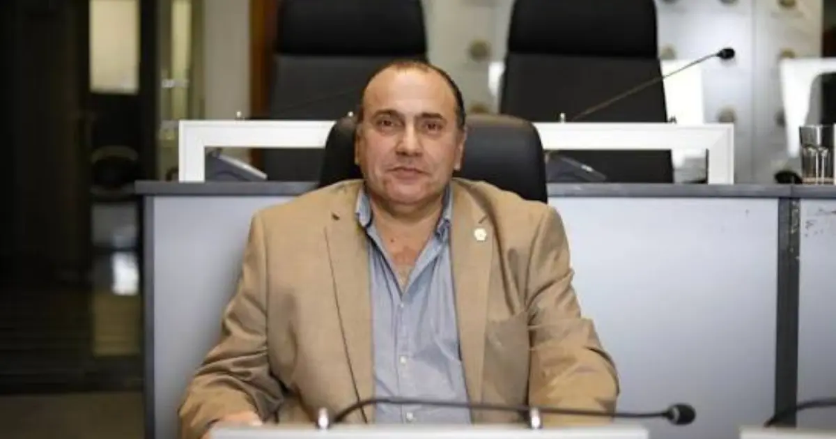 Pases en comisión: Kruse reconoce que funcionarios están en sus casas o trabajando para sectores políticos
