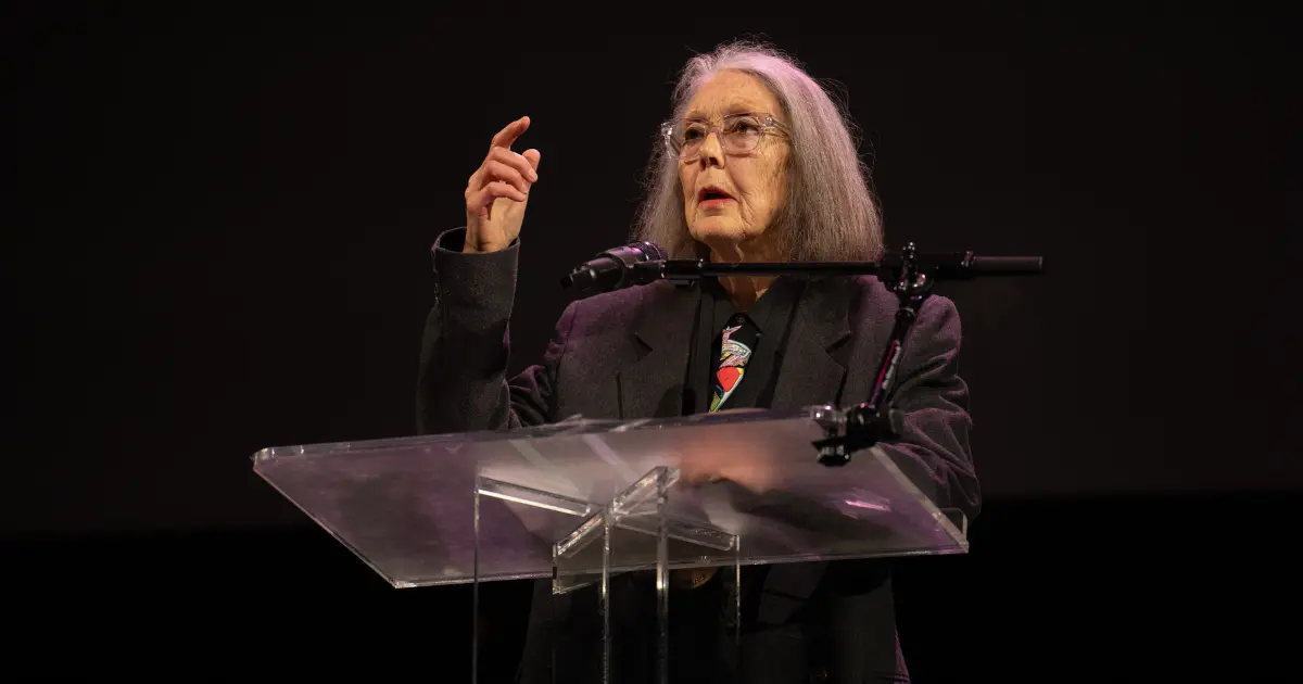 Anne Carson, la escritora que rompió las fronteras de la literatura, recibe el Nobel 2026